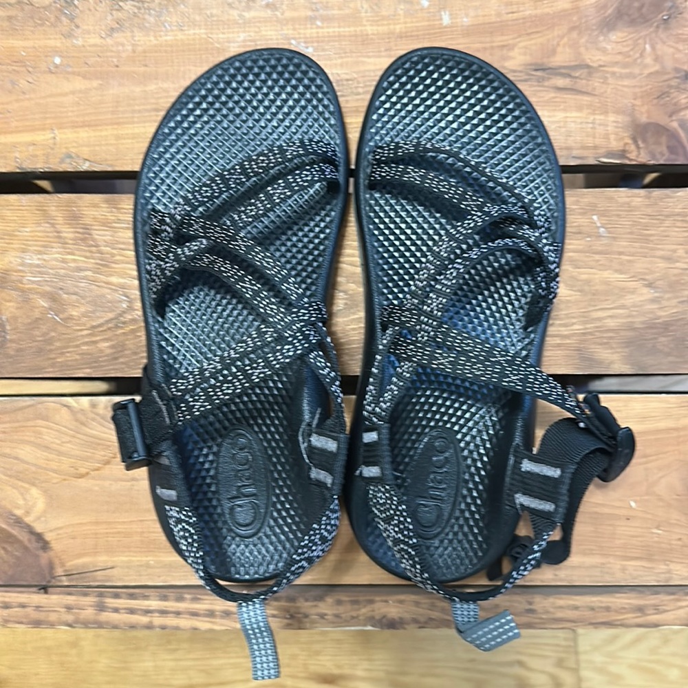 Chaco Girls ZX1 Sandals Size 4 Adjustable Strap Black & White